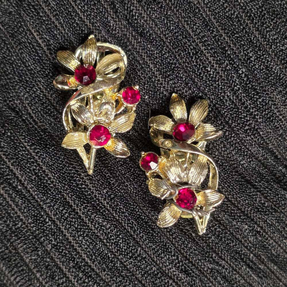 Vintage Red Rhinestone Floral Clip On Earrings Gold Tone 1950s 60s